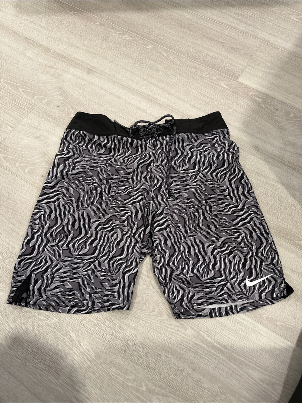 Nike Men’s Black & Gray Zebra-Pattern Athletic Swim trunk medium